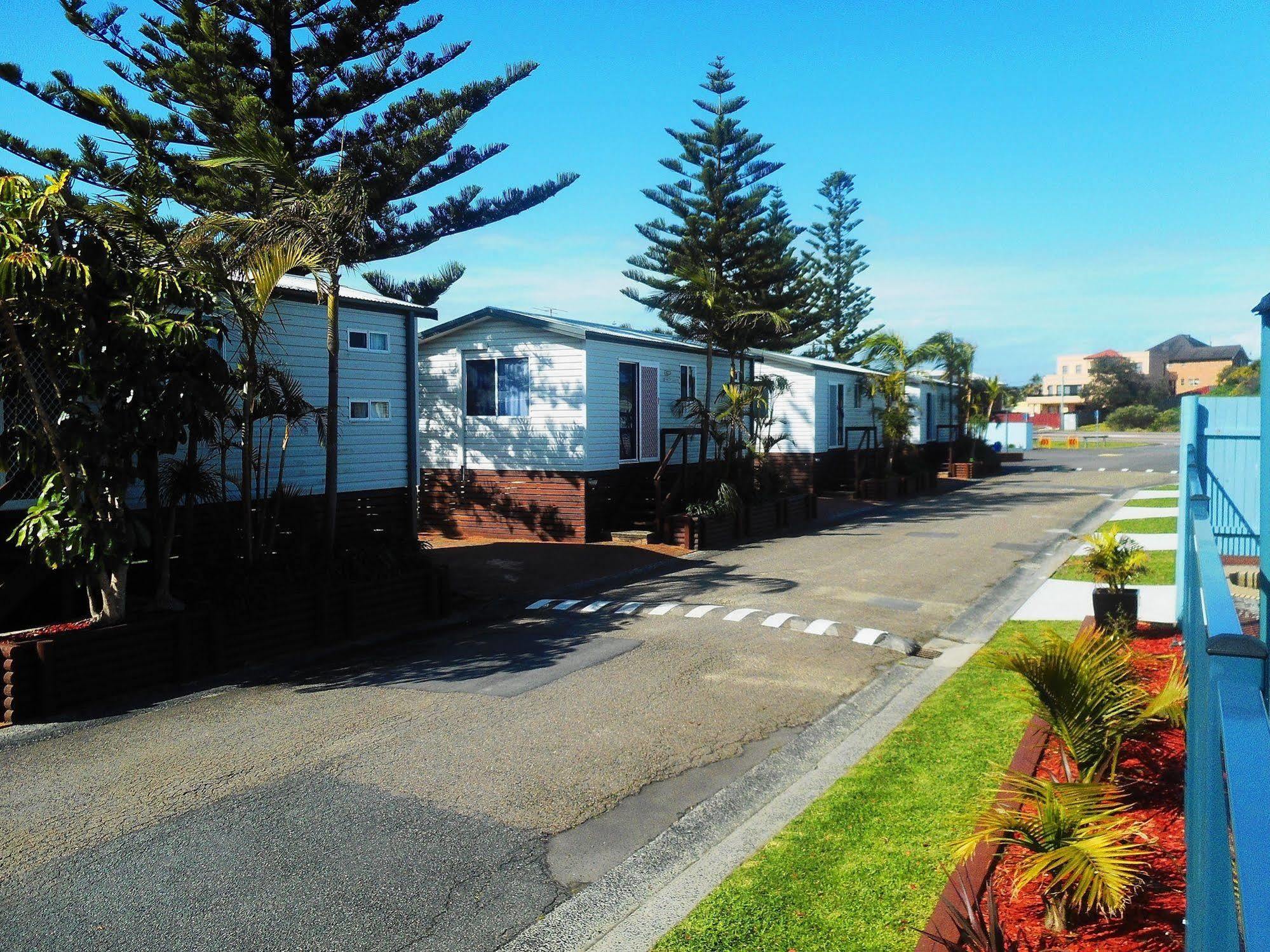 Two Shores Holiday Village Entrance ภายนอก รูปภาพ