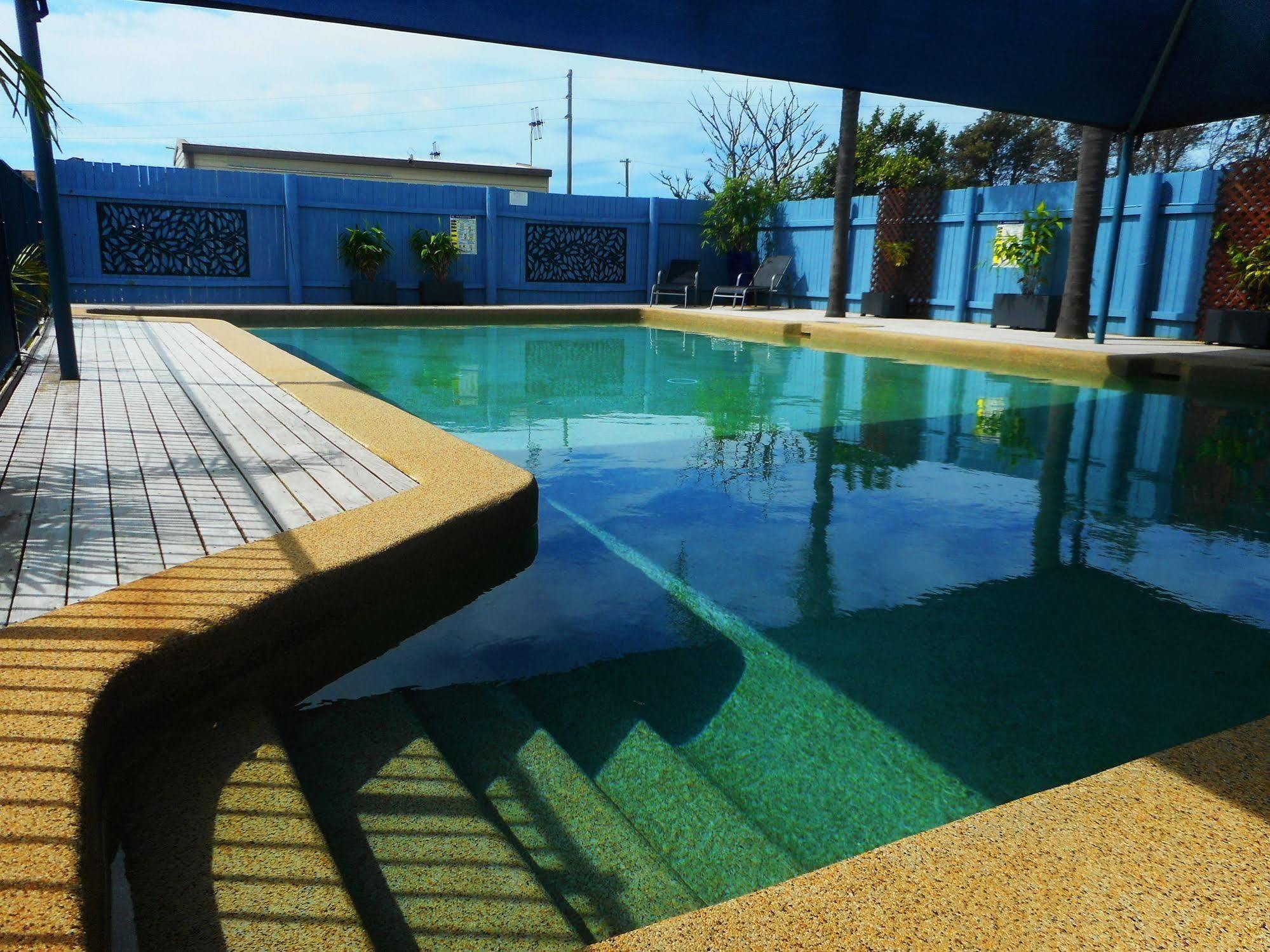 Two Shores Holiday Village Entrance ภายนอก รูปภาพ